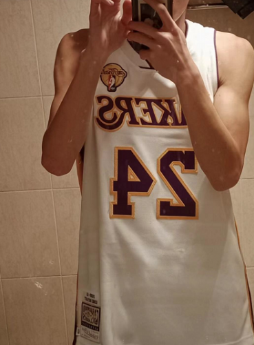 Mitchell & Ness UA球員版 2009-10賽季總決賽 生涯最後一冠 24號球衣 白色 photo review